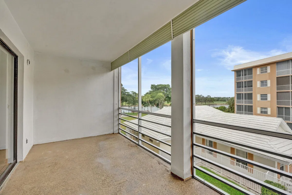 Unit 304 photo 10