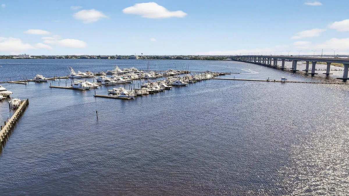 Harborage Yacht Club Unit 302 photo 4