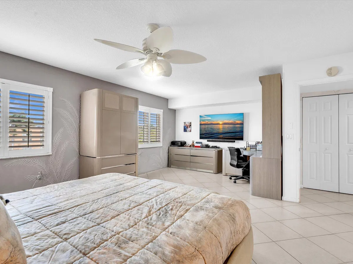  Unit 402 photo 16
