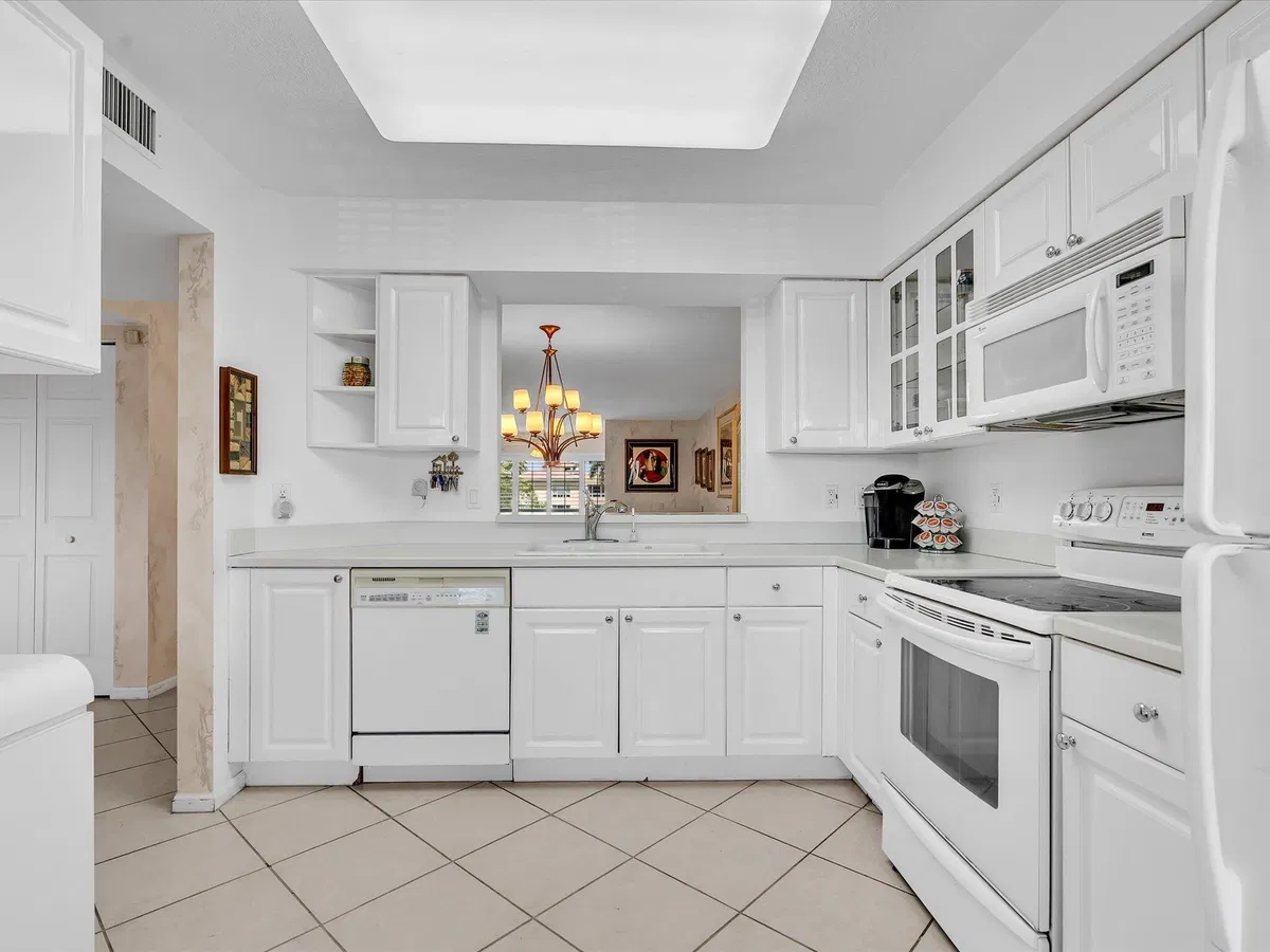  Unit 402 photo 22