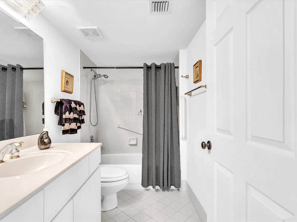  Unit 402 photo 28