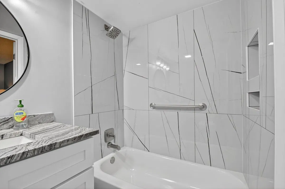 Unit 128 photo 22