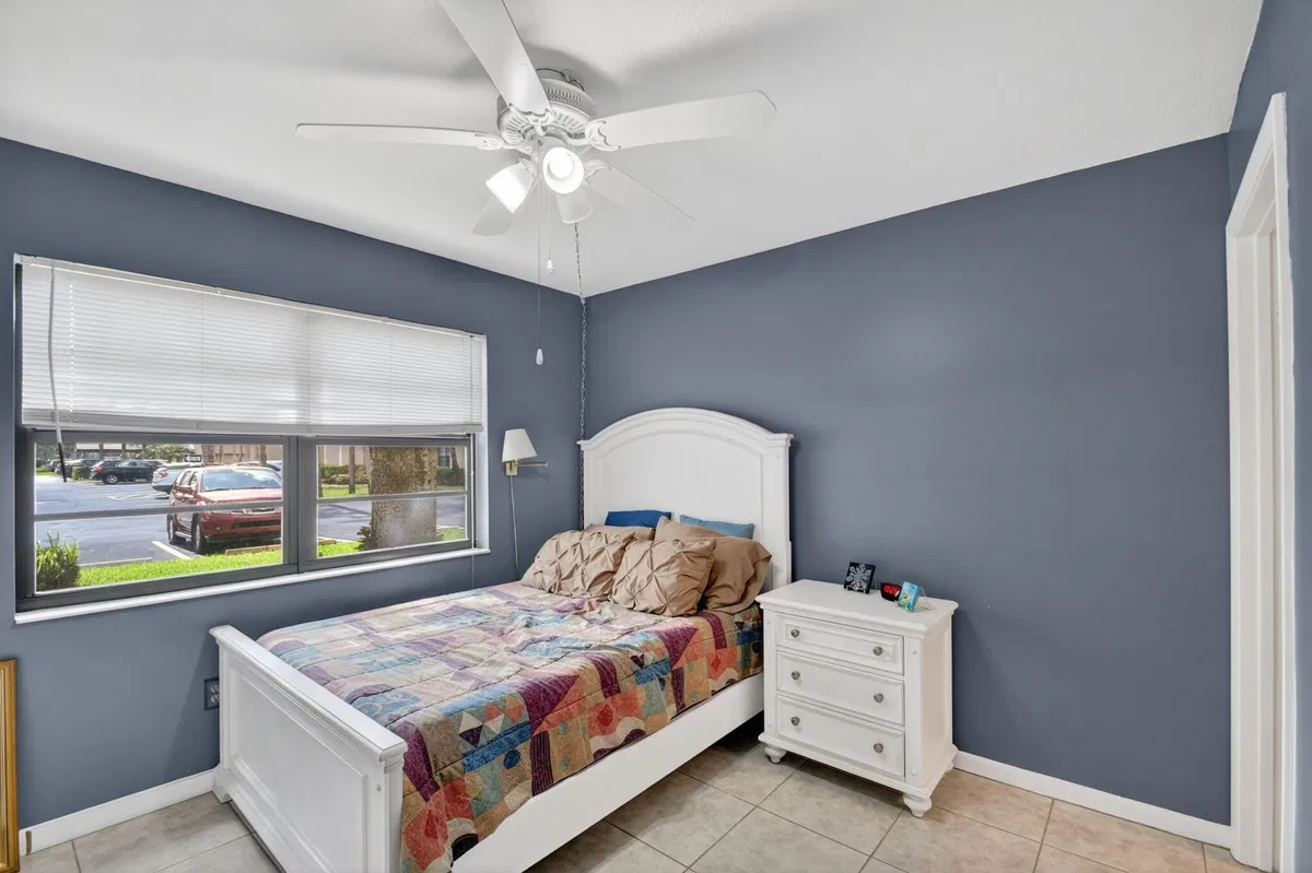 Unit 128 photo 25