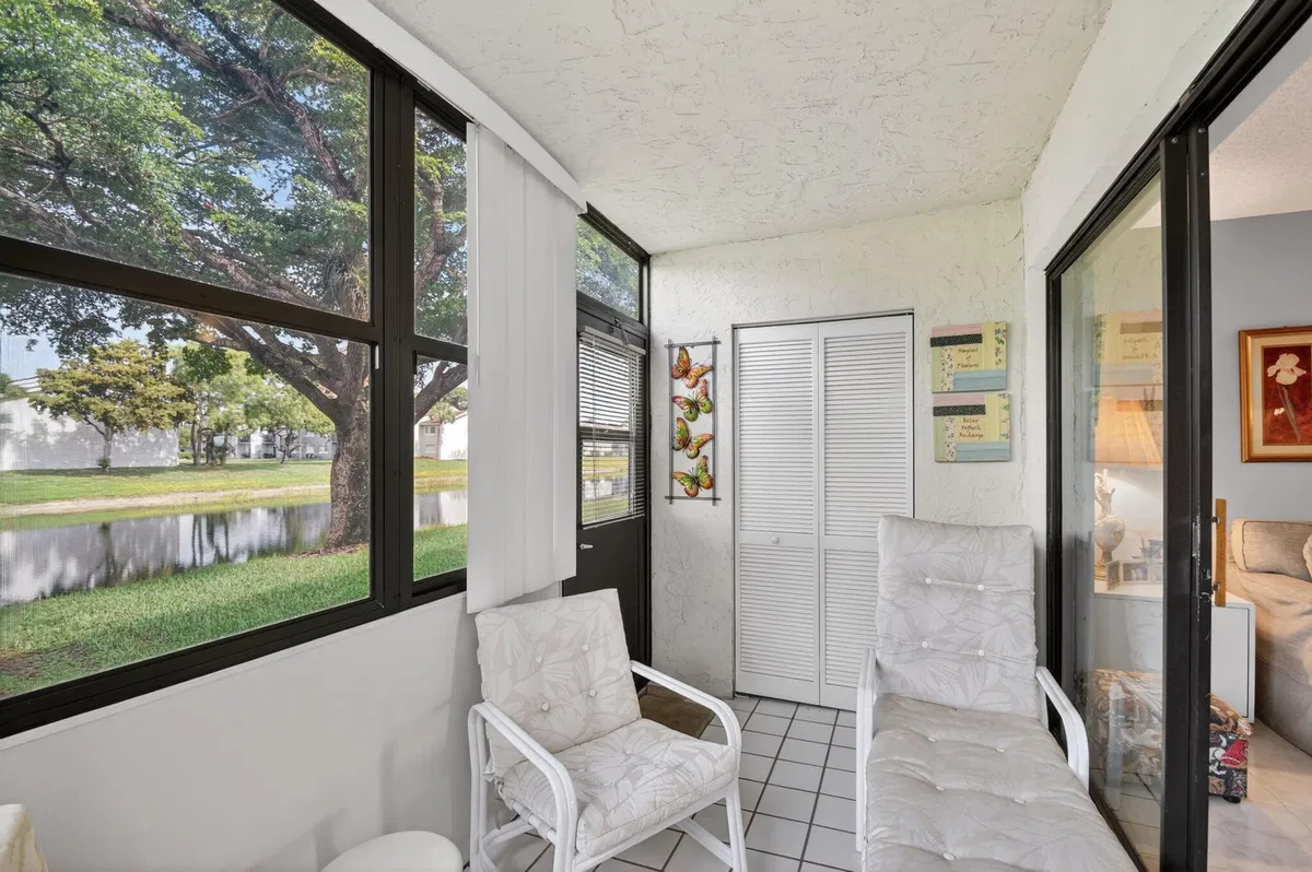Unit 128 photo 34