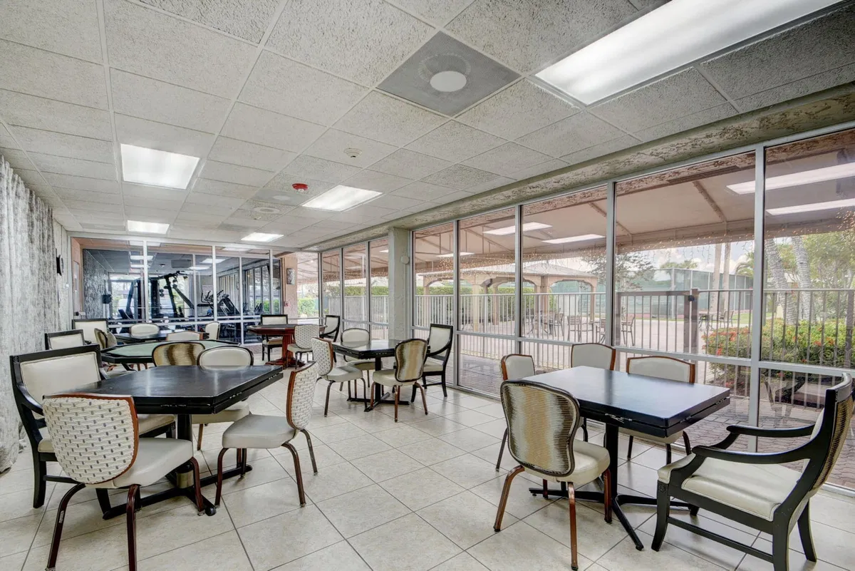 Unit 128 photo 49