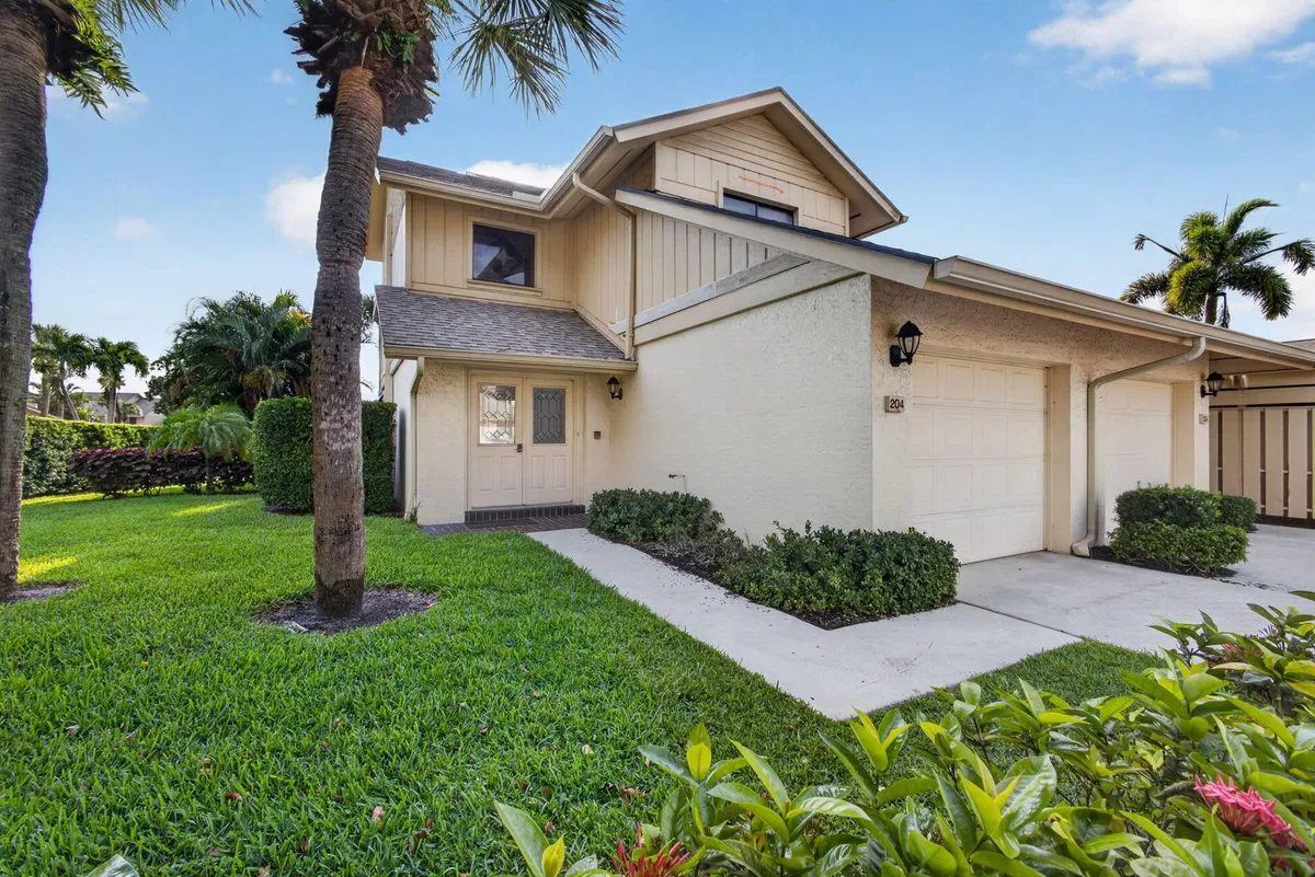 Jonathan's Landing Jupiter FL Unit 204