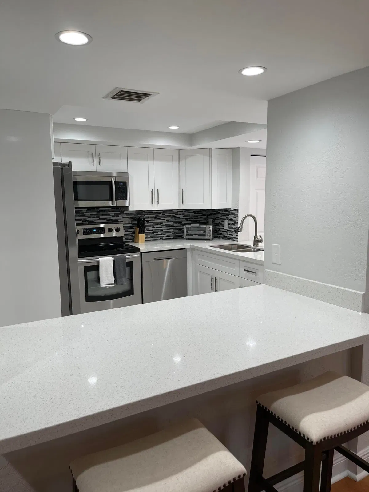 Unit 203 photo 4