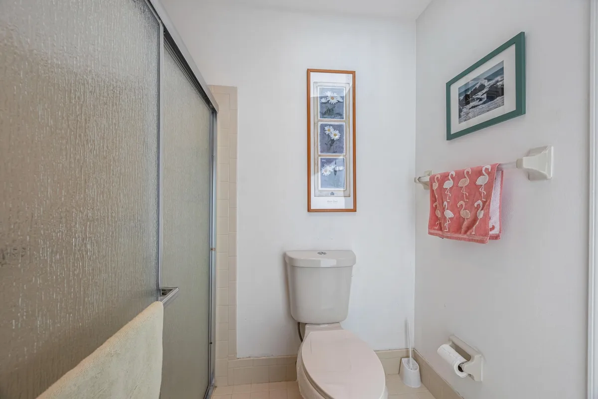 Unit C photo 13