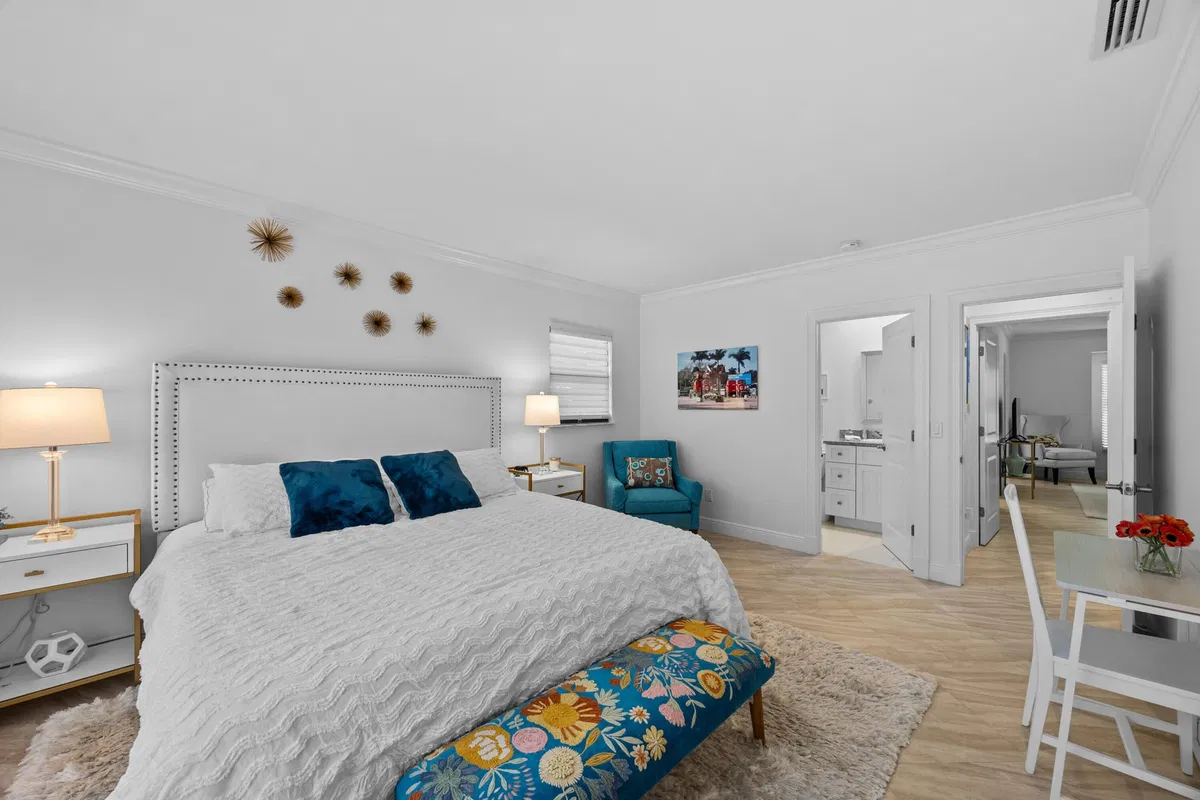  Unit C204 photo 19