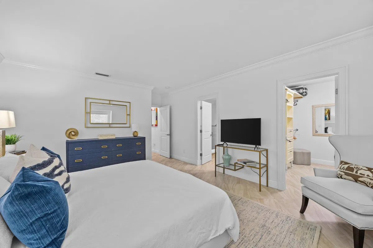  Unit C204 photo 25