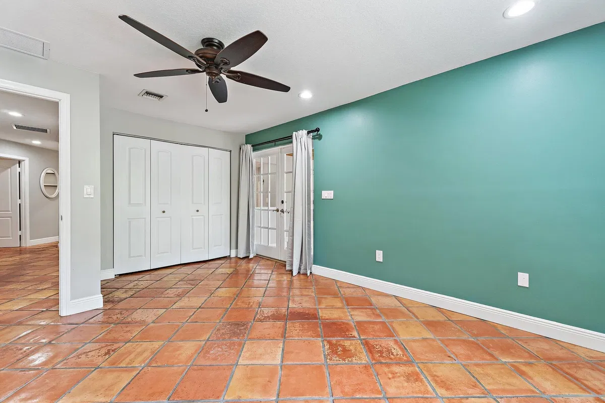 Residence photo 25