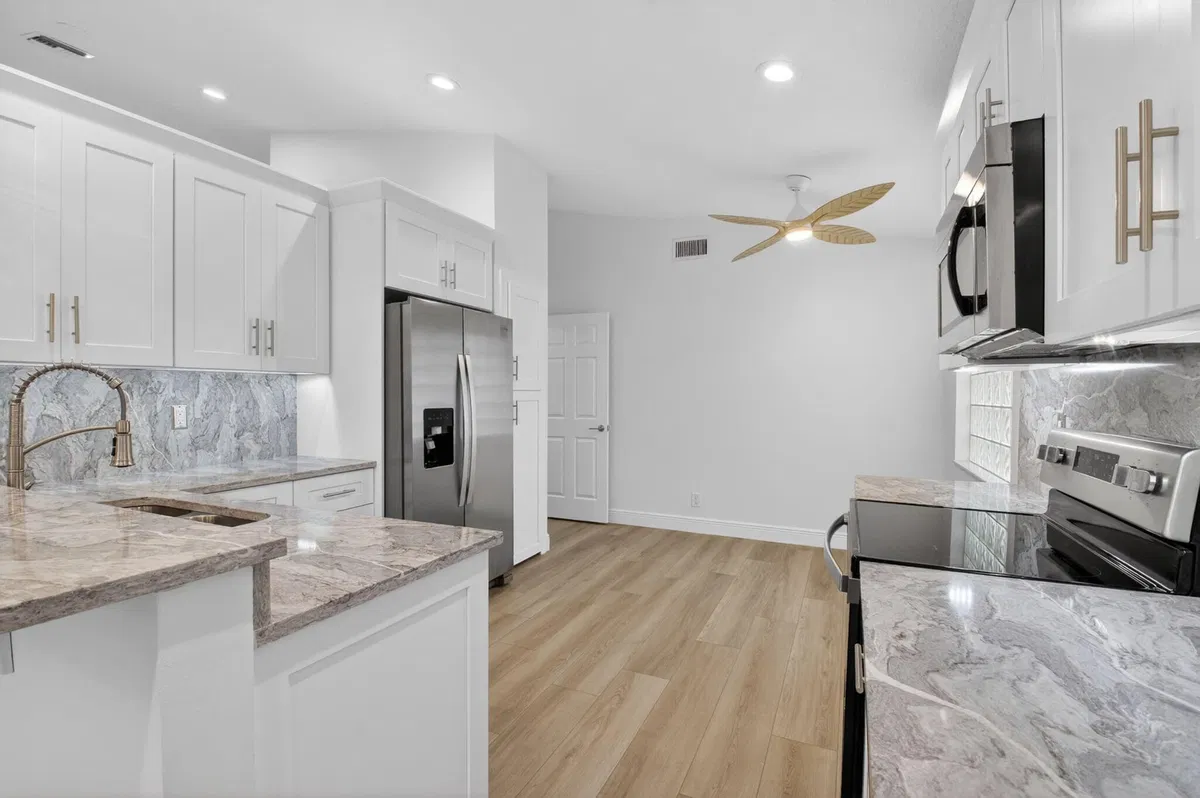  Residence photo 34