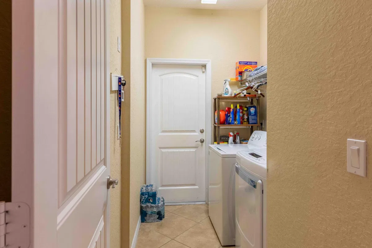 Residence photo 16