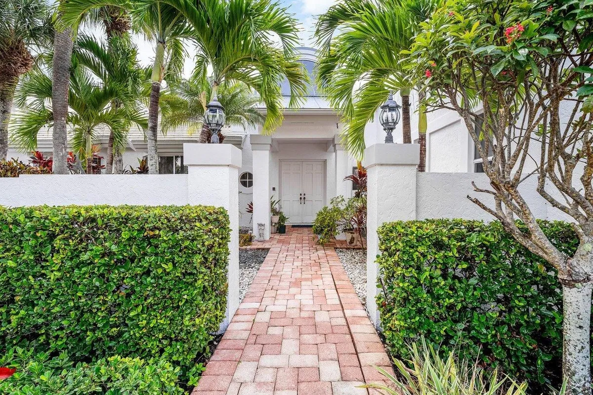 Admirals Cove Residence photo 13