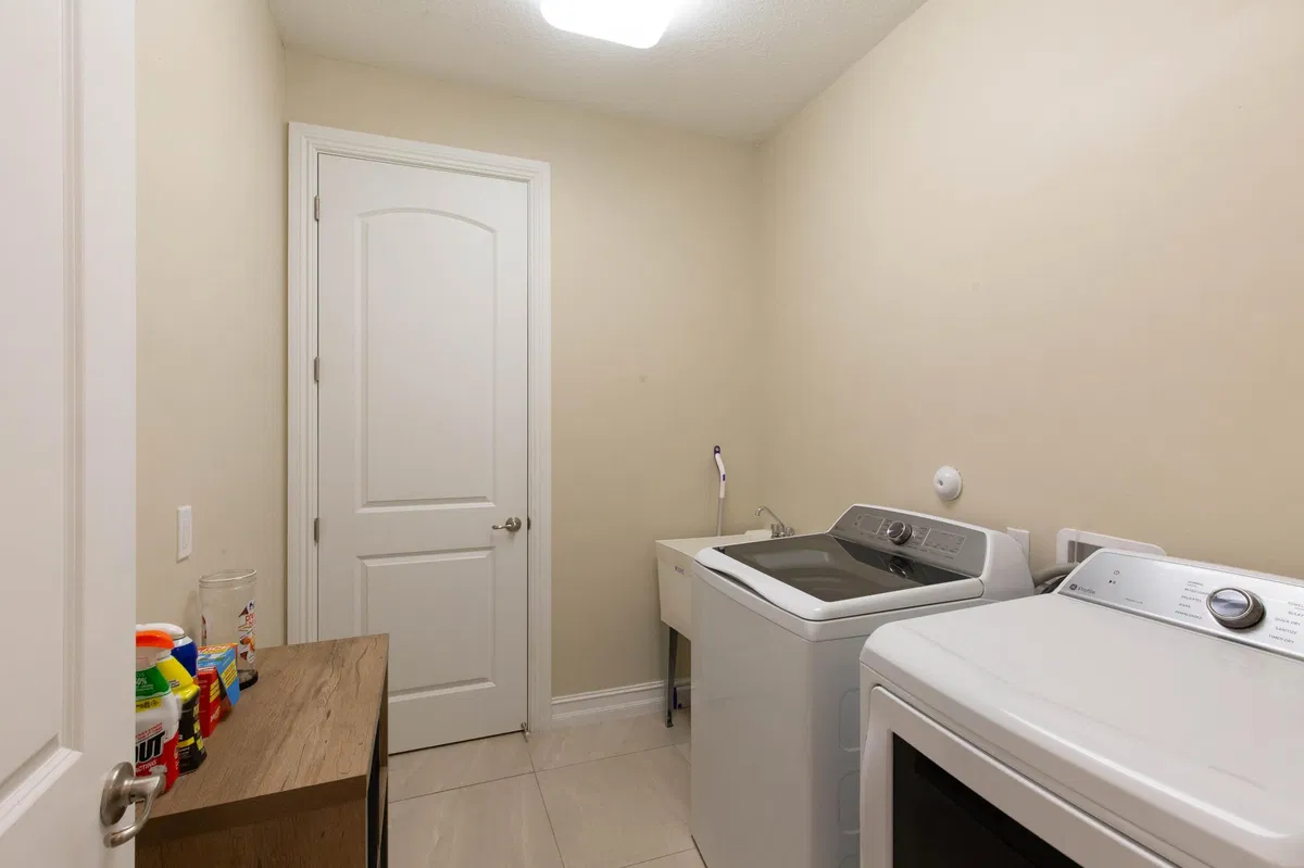 Residence photo 16