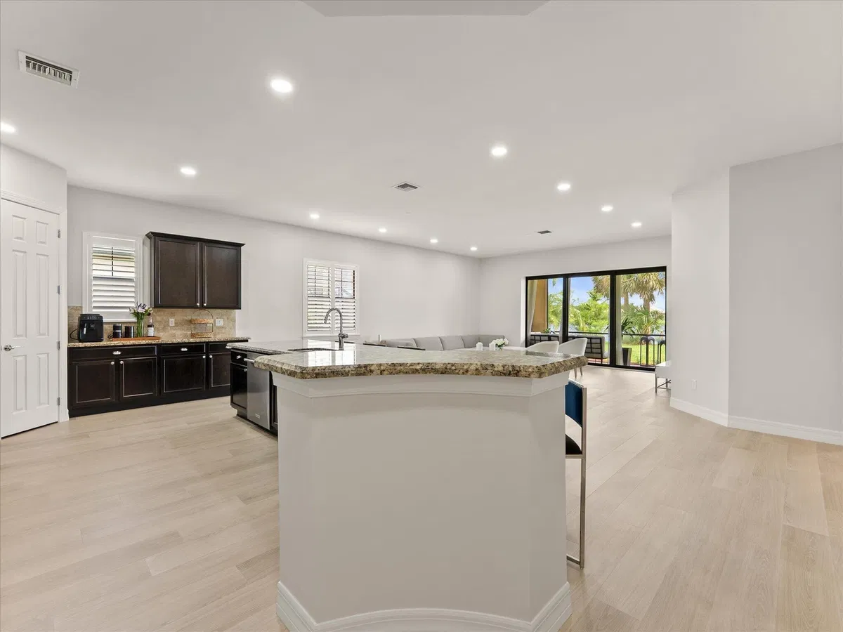 Residence photo 10
