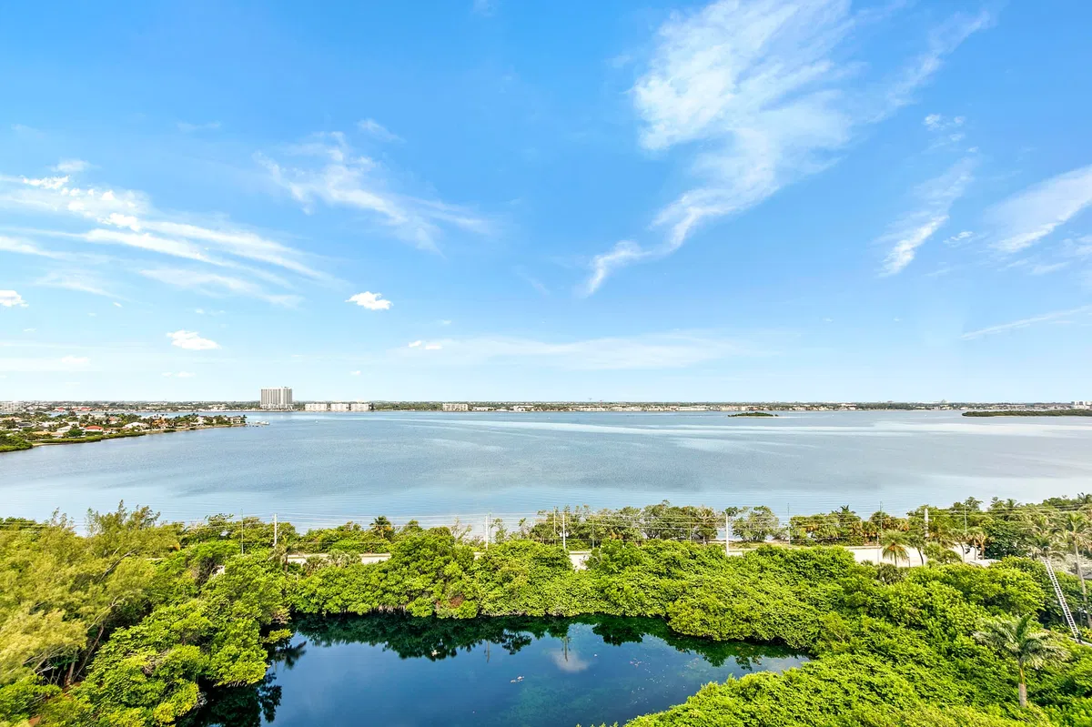 Singer Island Unit 10c photo 4