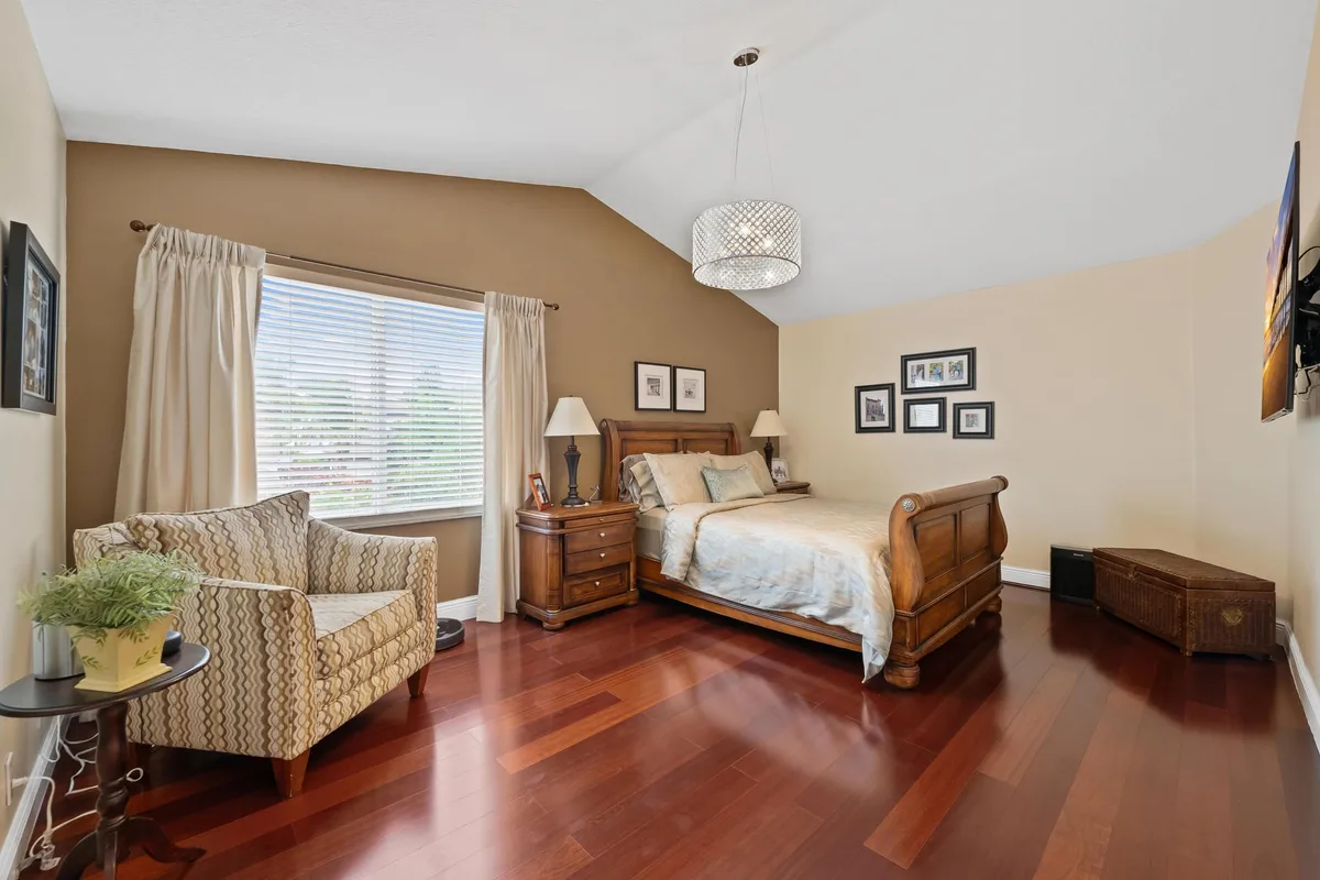 Residence photo 19