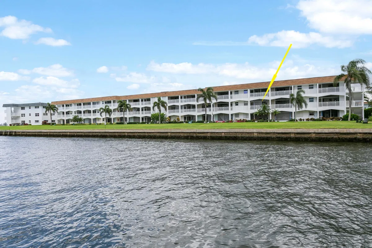 Unit 203 photo 4