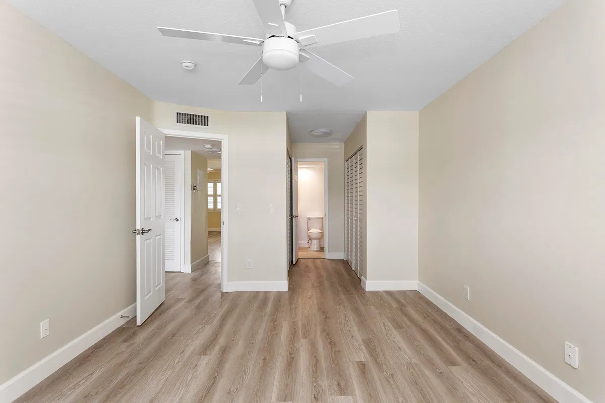 Unit 203 photo 19