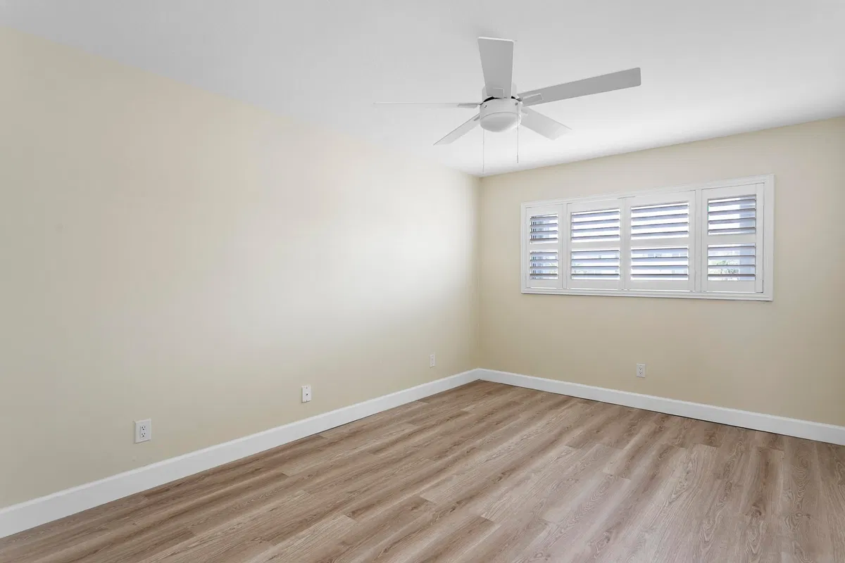Unit 203 photo 22