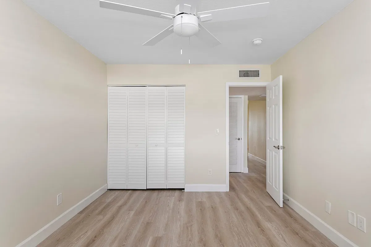 Unit 203 photo 25