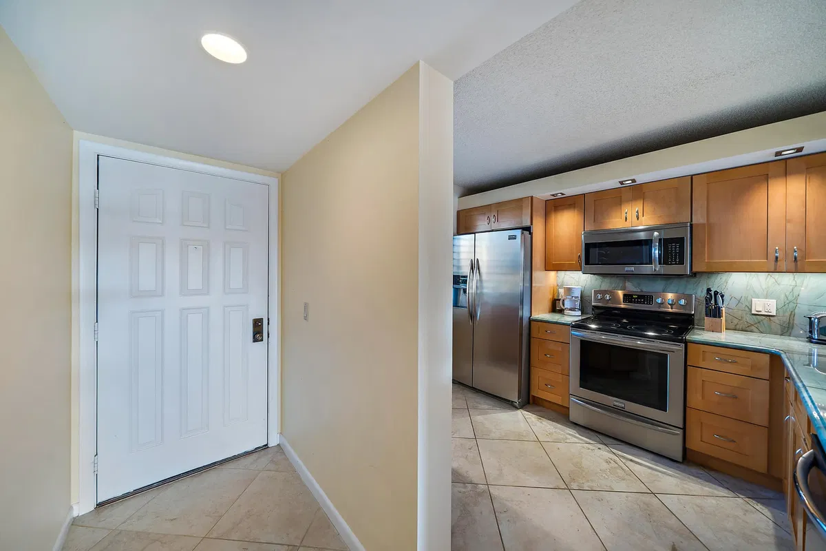  Unit 402 photo 16