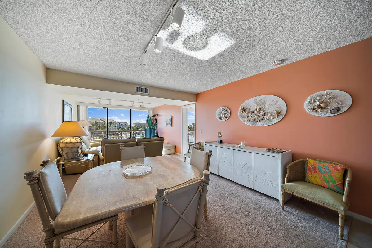  Unit 402 photo 25