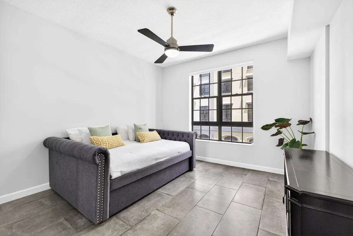 One City Plaza Unit 614 photo 19