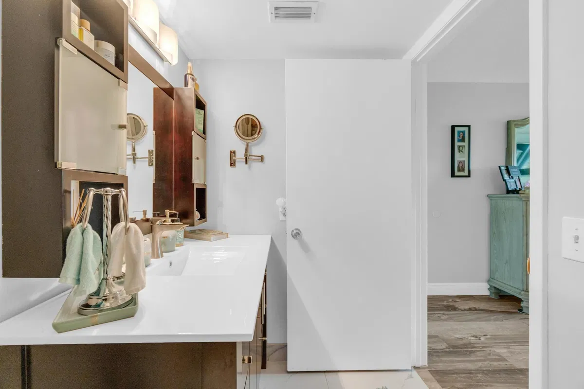 Unit 306 photo 25