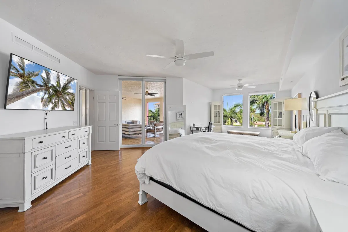 Jupiter Yacht Club Unit 303 photo 10