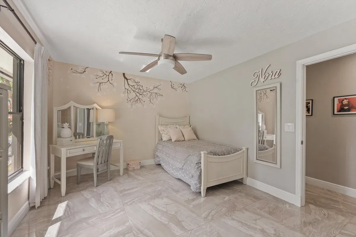 Pinewood Residence photo 40