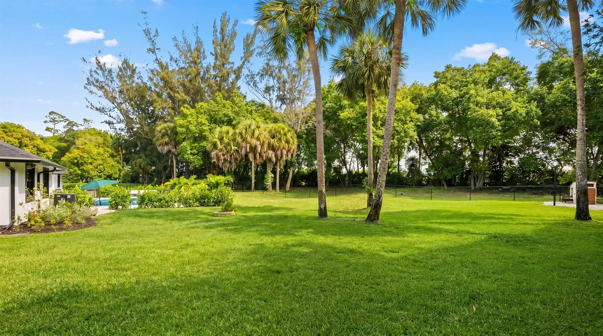 Pinewood Residence photo 52