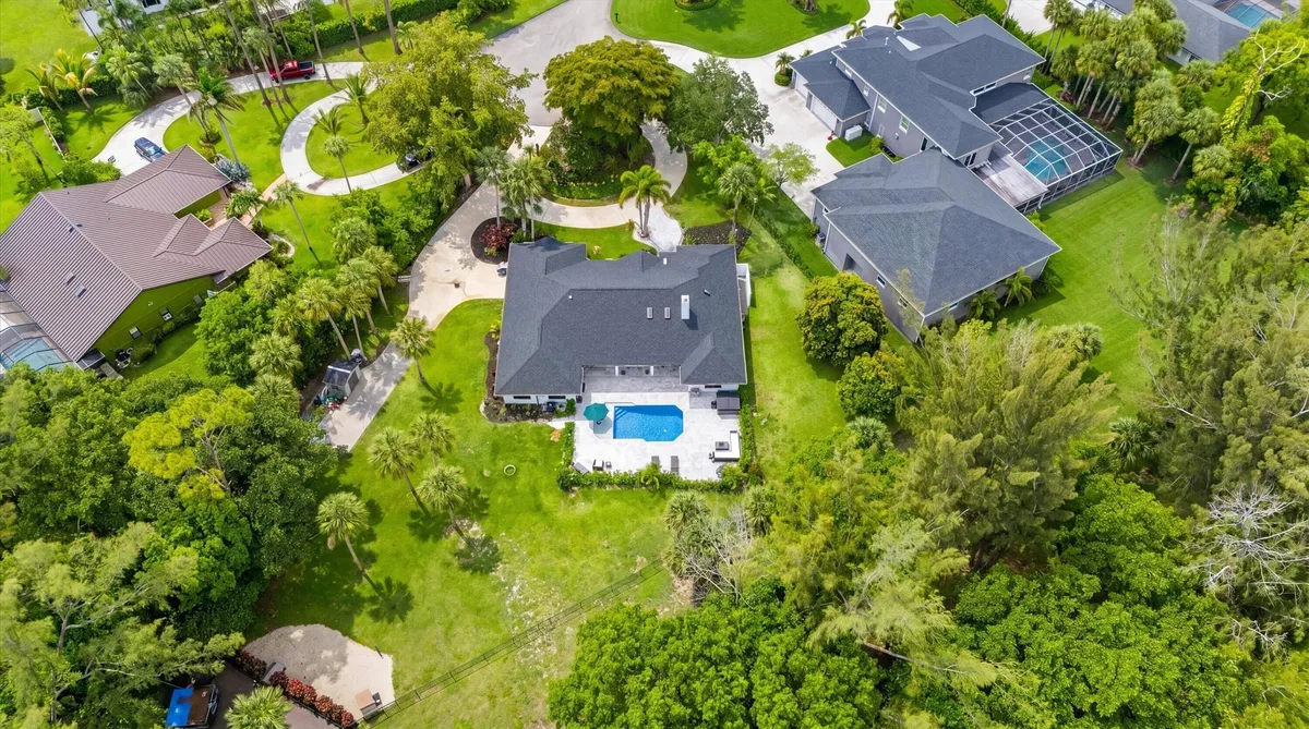 Pinewood Residence photo 55