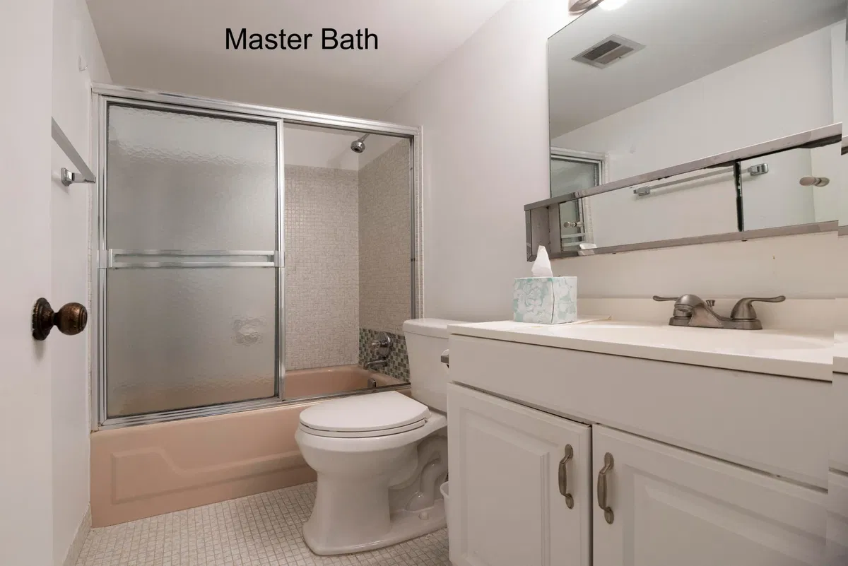 Unit 202 photo 4