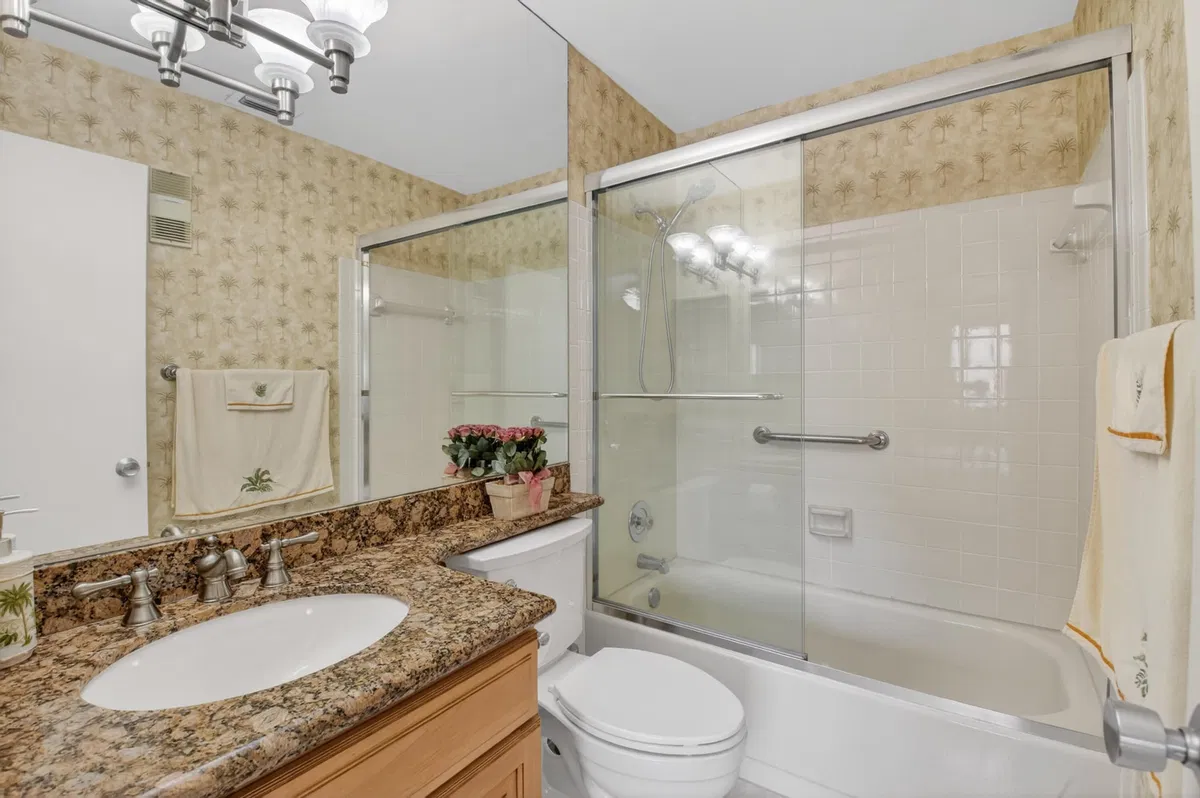 Unit C photo 25
