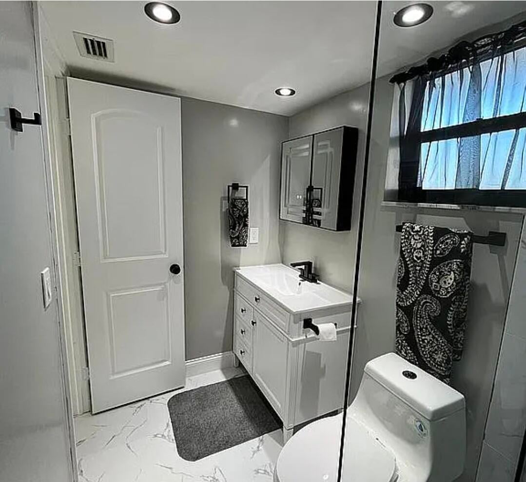 Unit 505 photo 13
