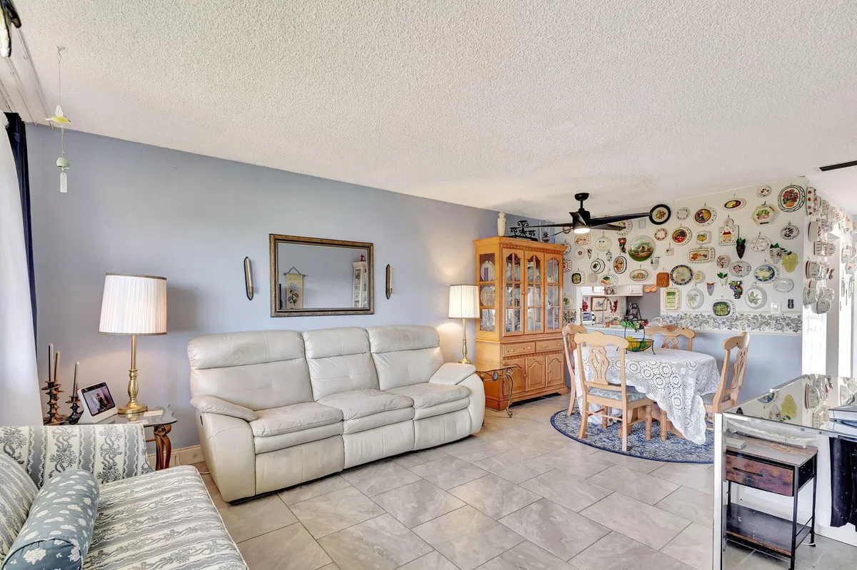Unit 308 photo 10