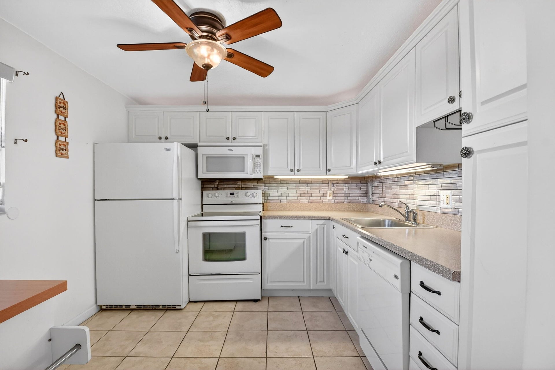 Unit 302 photo 16