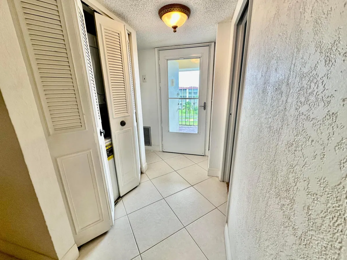 Unit 615 photo 7