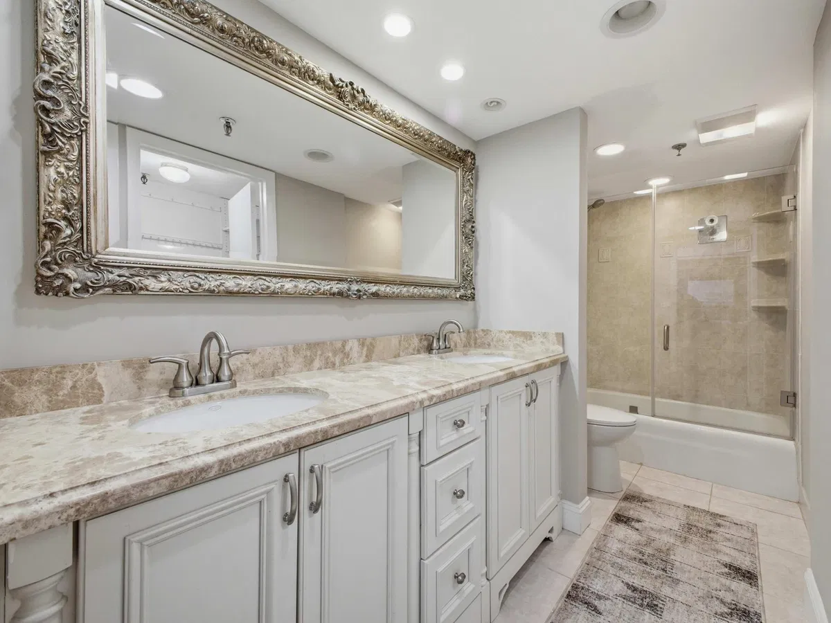 Unit 205 photo 16