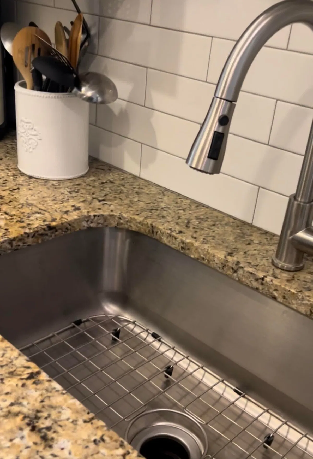 Unit 28 photo 16