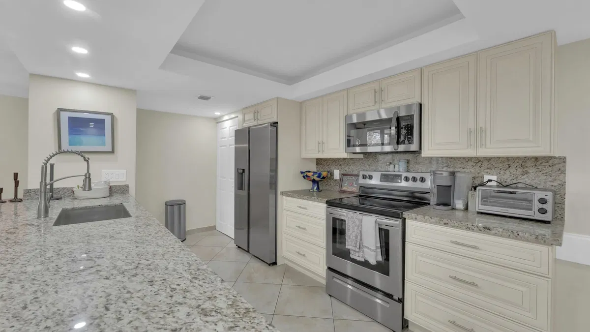 Unit 9207 photo 4