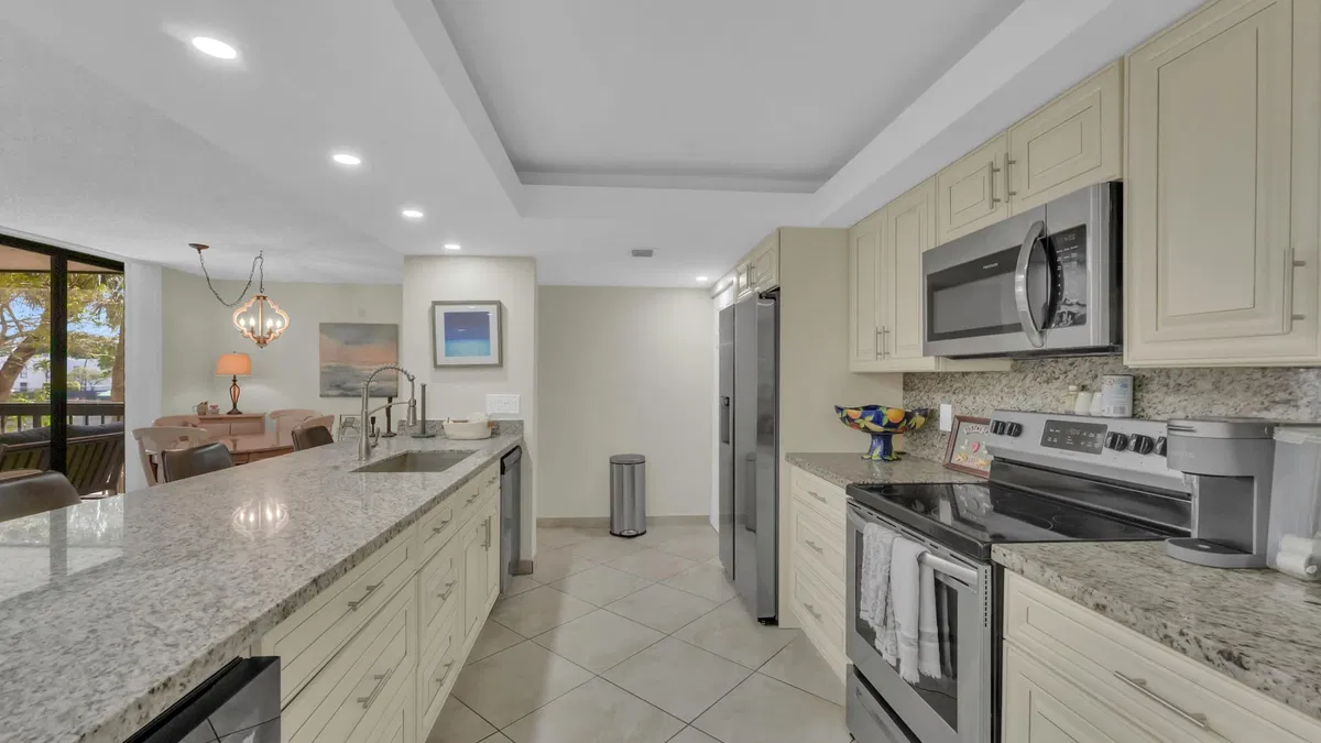 Unit 9207 photo 7