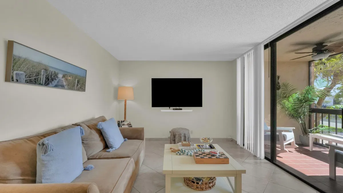 Unit 9207 photo 13