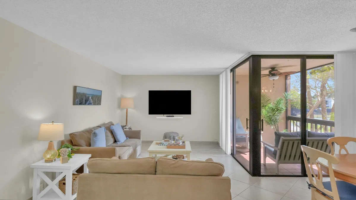 Unit 9207 photo 16
