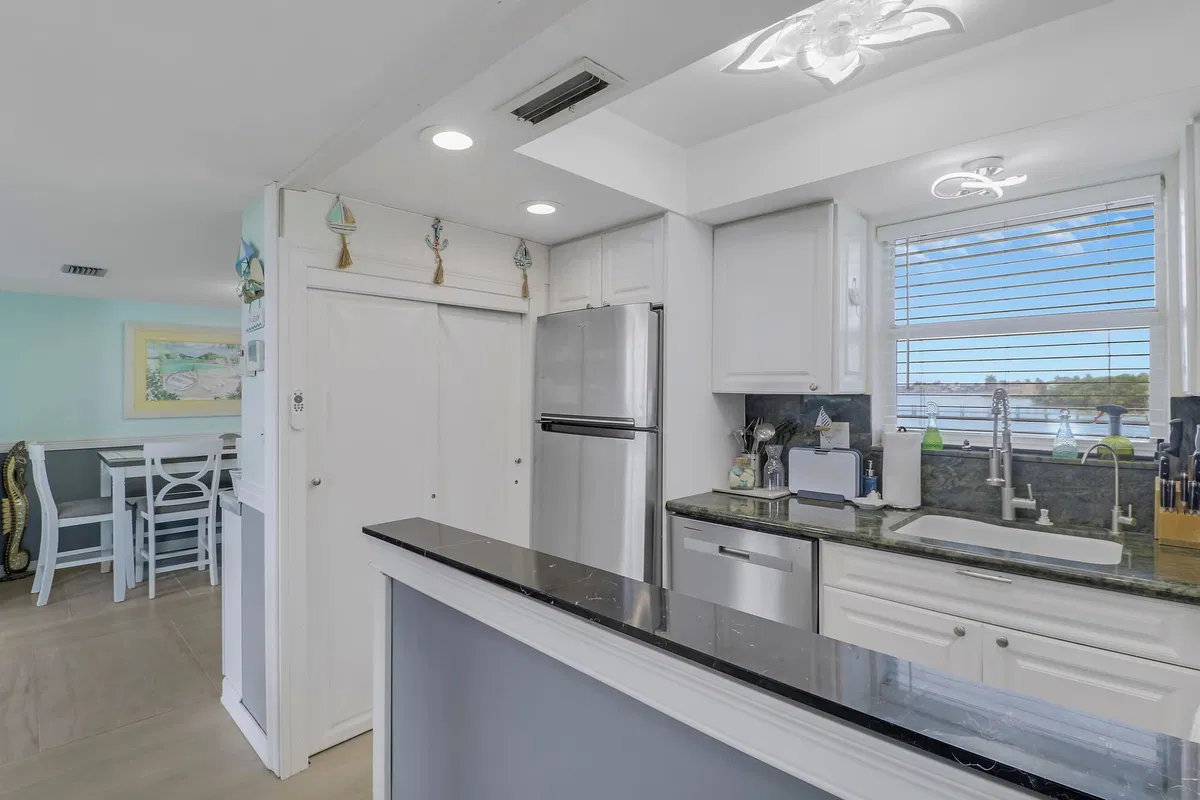 Unit 202 photo 7