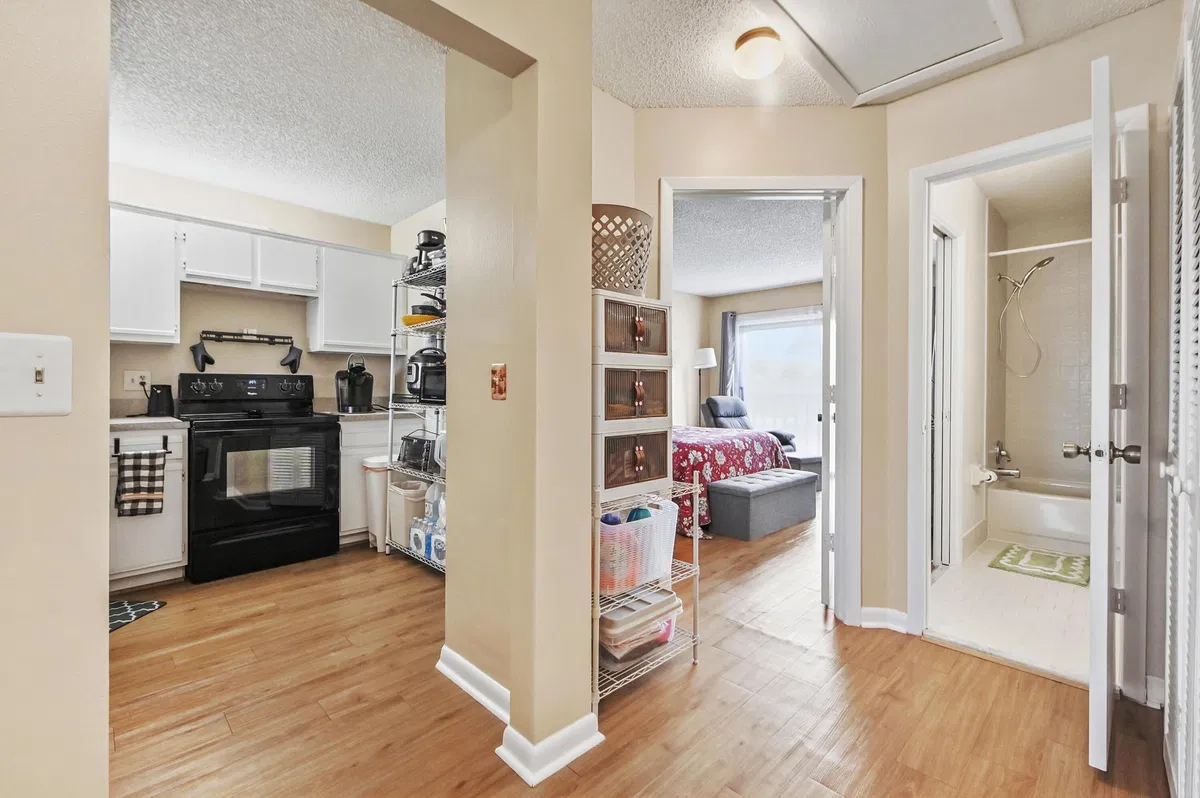 Unit 503 photo 10