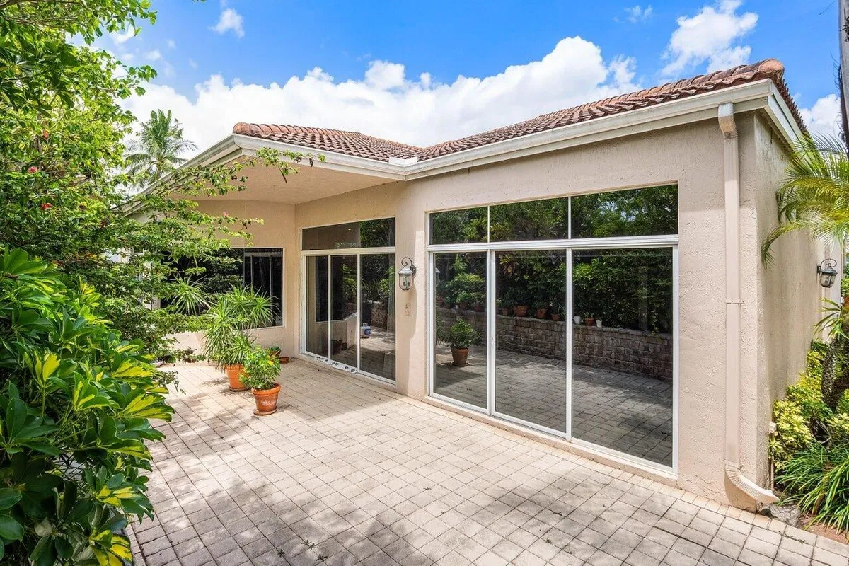 Woodfield Country Club Residence photo 19