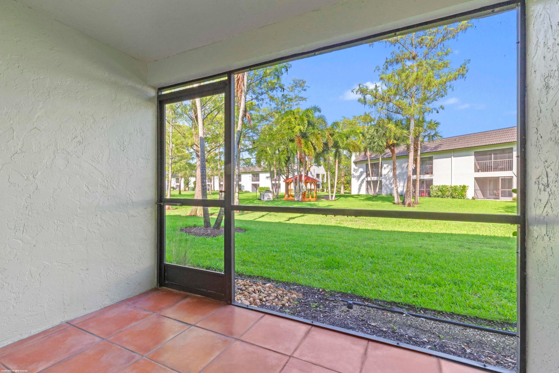 Unit 108 photo 16